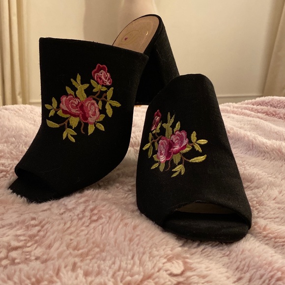 Sexy Backless Black and Rose Maxi Boho Dress, size 6 - Picture 9 of 9